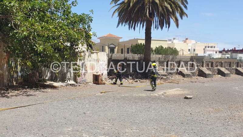 Imagen de la actuación de los bomberos (Foto TA)